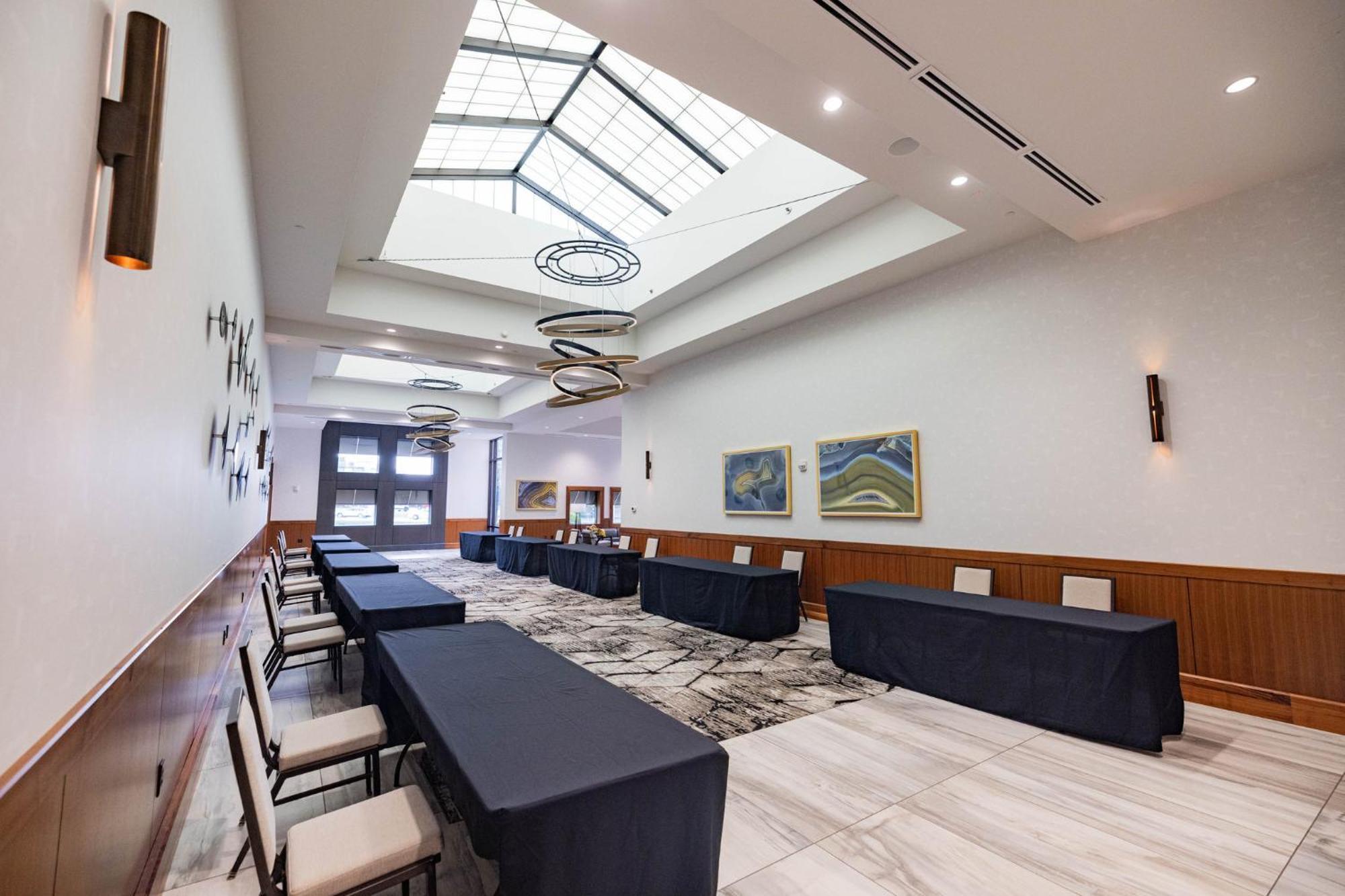 Crowne Plaza Lansing By Ihg Hotel Buitenkant foto